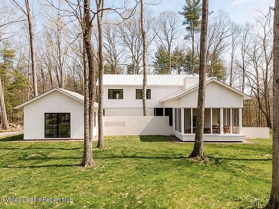 3rd image of 131 Oakley Road