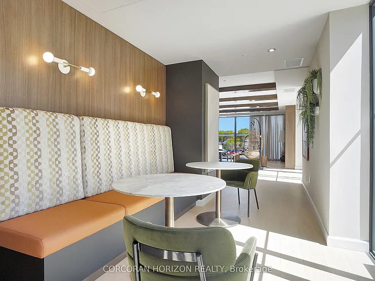 741 King St W #912 — Photo 19