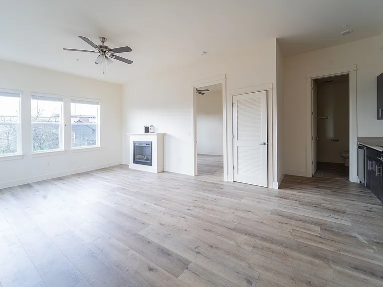 Capitol Hill Apartments — Photo 14