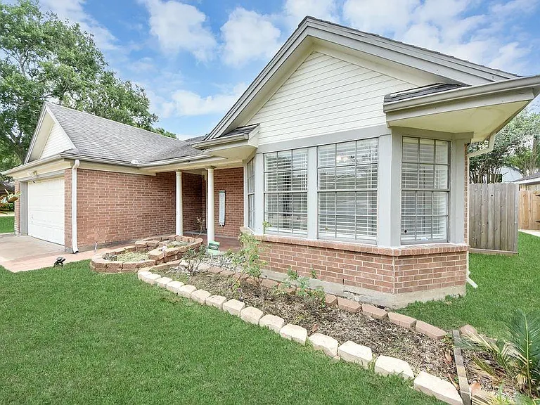 4922 E Laureldale Dr — Photo 4