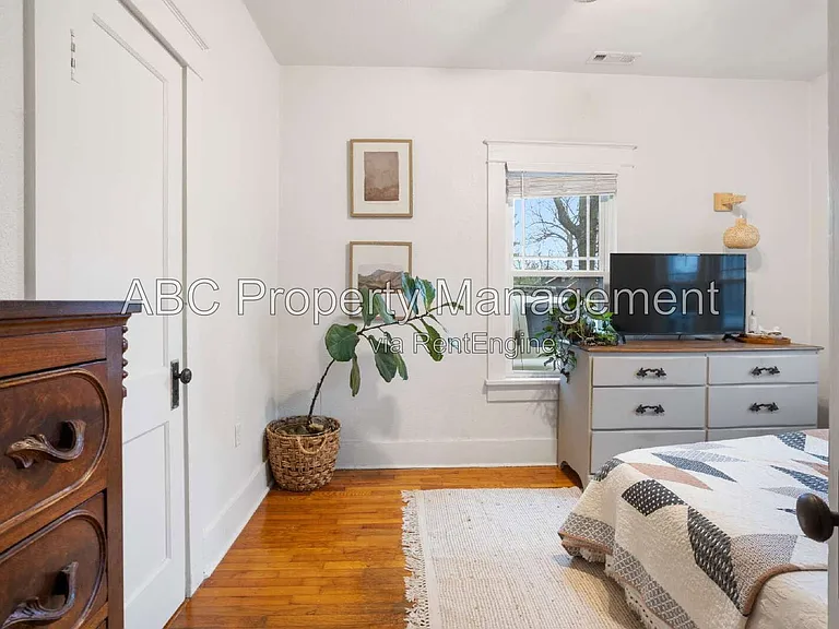 401 W Price Ave — Photo 2