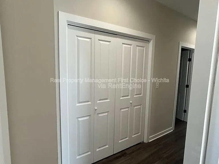 1736 E Decarsky Ct — Photo 19