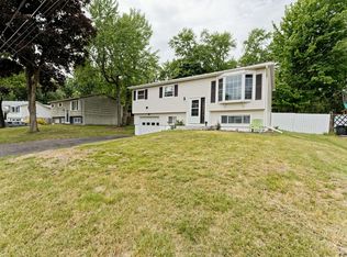 50 Rapple Dr, Colonie, NY 12205