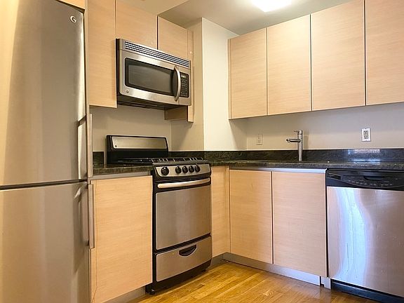 3rd image of 752 W End Ave APT 4J