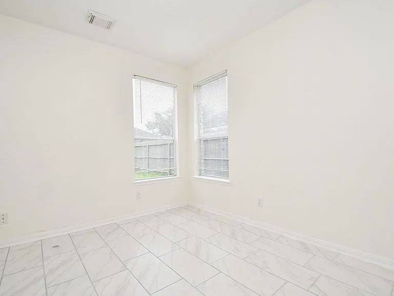 9641 Weldridge Dr — Photo 15