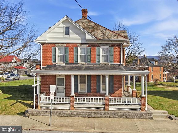 3rd image of 231 Fairview Ave W