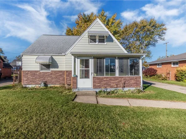 135 Norris Ave, Lancaster, NY 14086