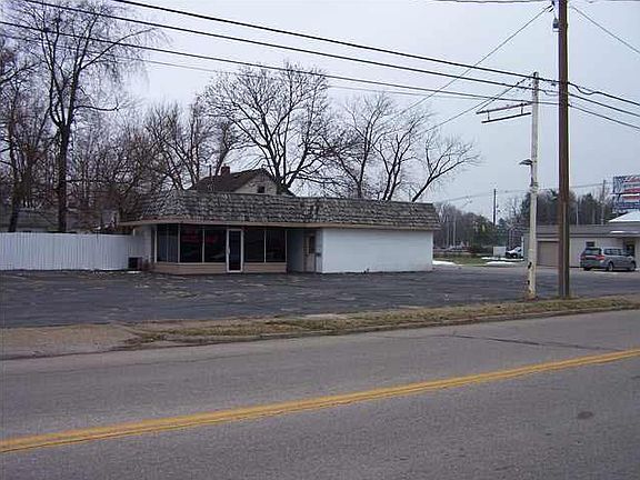 2nd image of 901 N Fares Ave