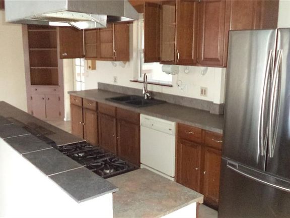 3rd image of 1313 Laurel Ave