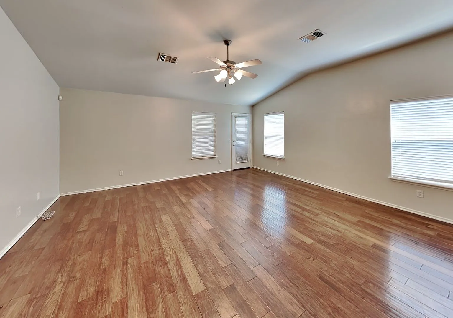 3 Bedroom 2 Bath 2 Car Garage in Deer Creek Schools — Photo 4