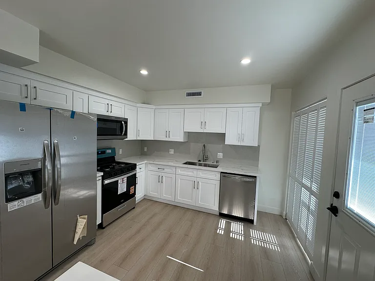 215 Sinclair Ave #215 — Photo 14