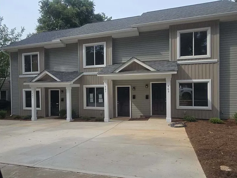 2 bed, 1.5 bath, 1000 sqft, $1,650 — Photo 2