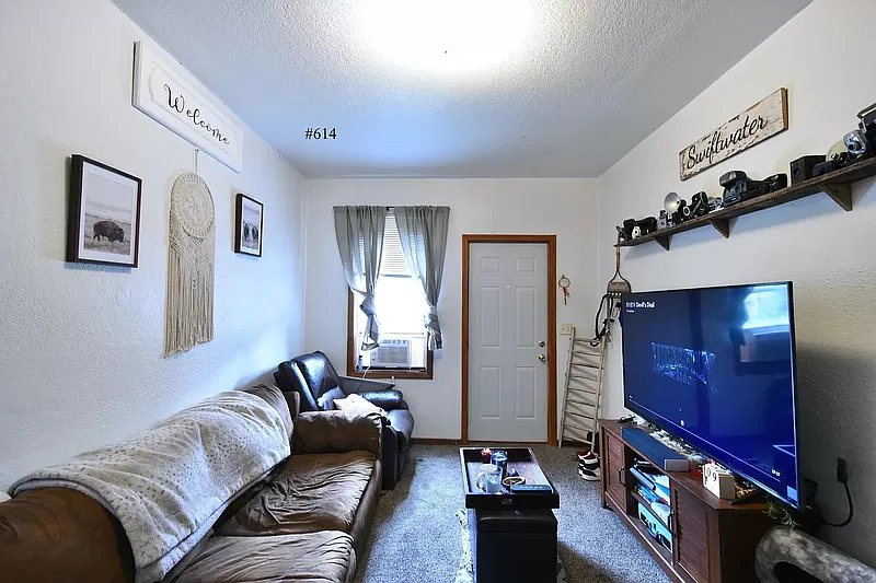 2 bed, 1.0 bath, 800 sqft, $1,200 — Photo 2