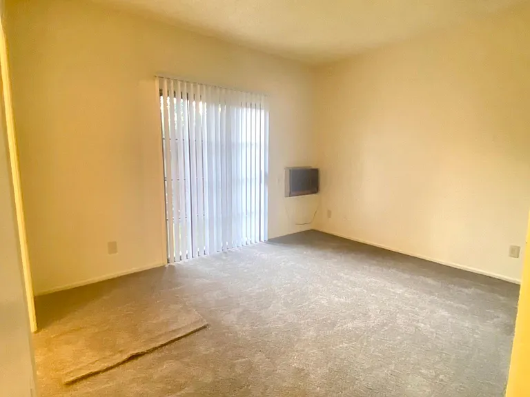 7343 Balboa Blvd #101 — Photo 10