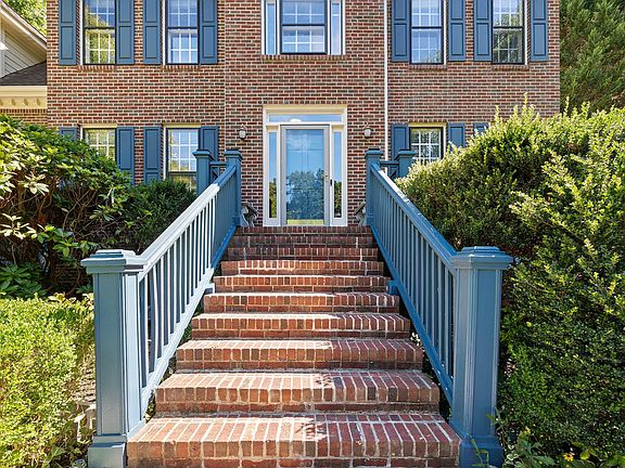 3rd image of 206 Park Valley Ln