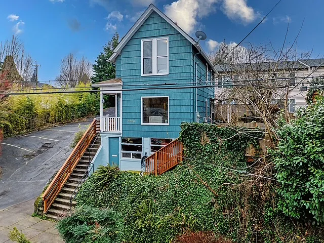 2220 SE Yamhill St — Photo 3