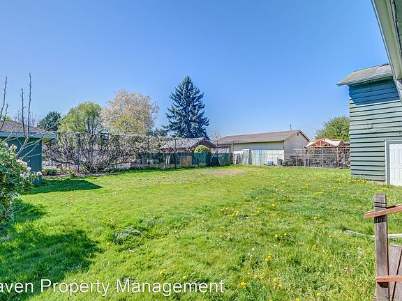 5th image of 932 22nd St NE