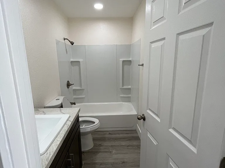 255 50th St #8 — Photo 9