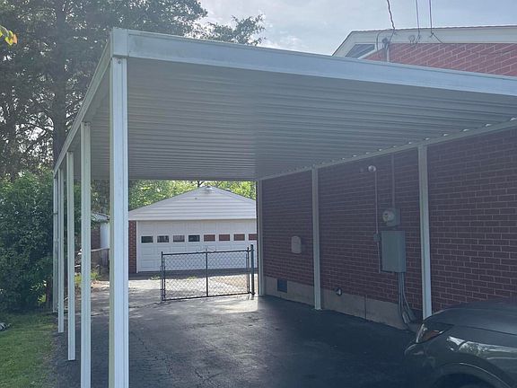 5th image of 9820 Seville Dr