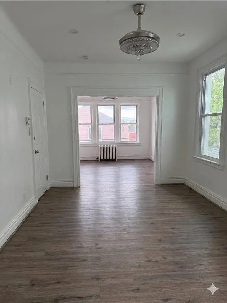 3 bed, 1.5 bath, $2,600 — Photo 2