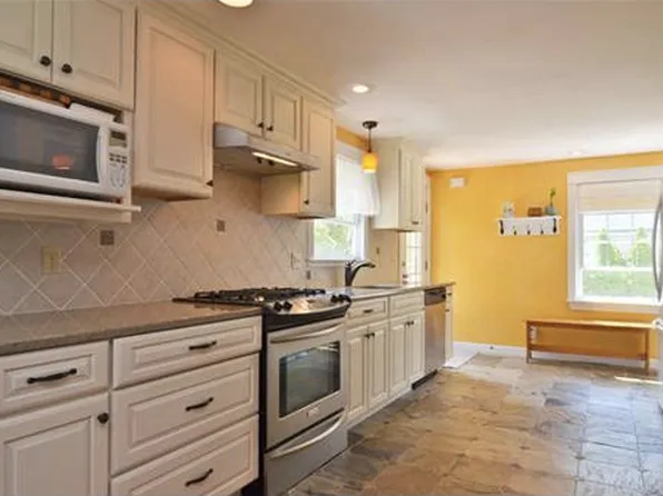 19 Harding Ave, Falmouth, ME 04105