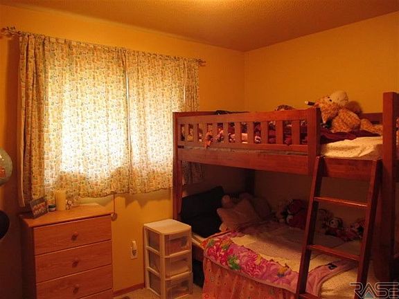 5th image of 413 Pittsburgh Ave