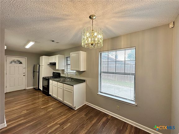5th image of 2116 Schwertner Dr