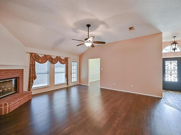 4th image of 907 Clear Creek Dr