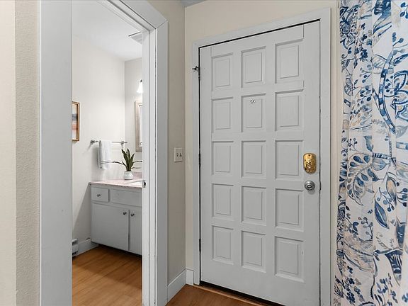 5th image of 1736 Palm Dr APT 3