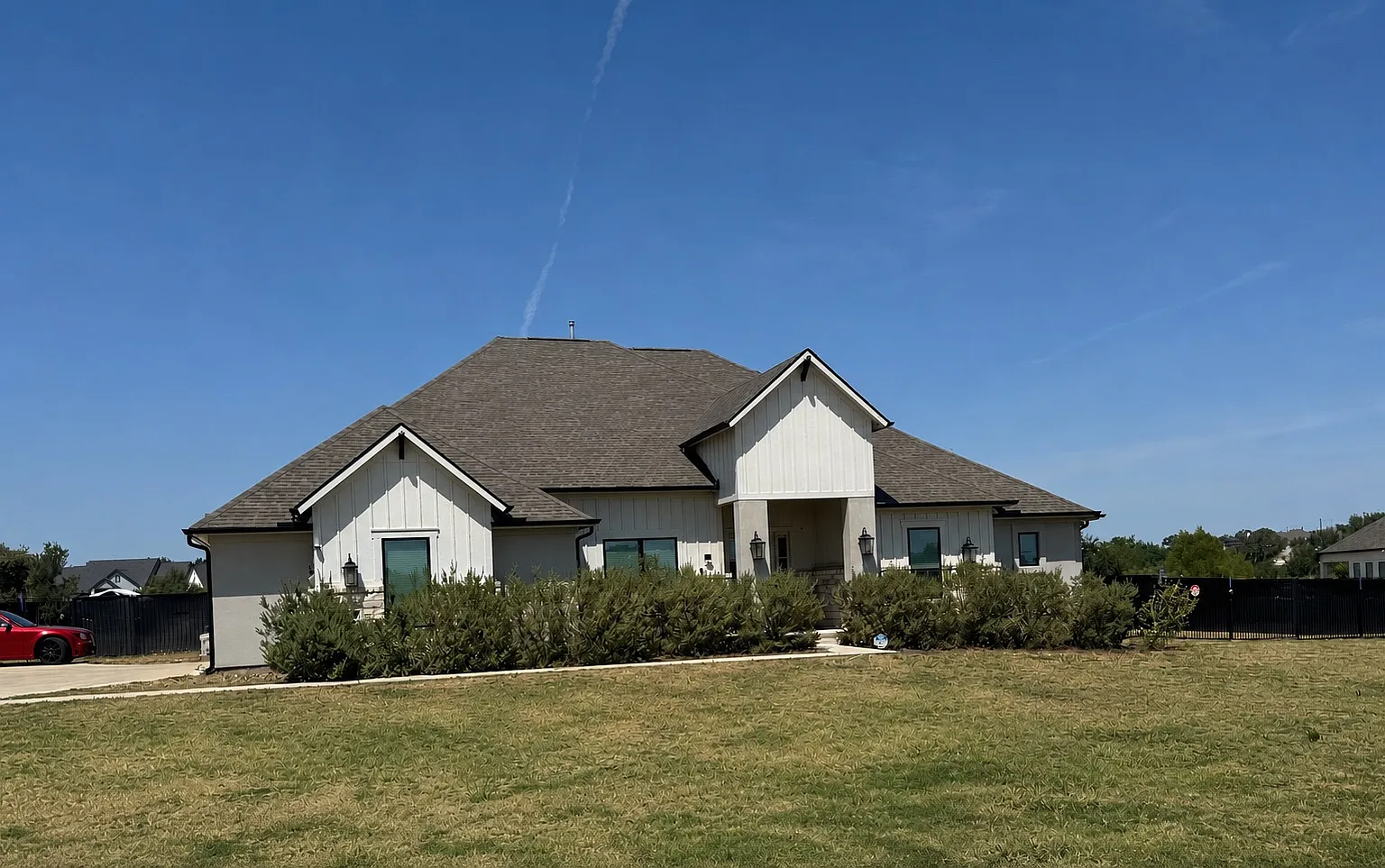 5 bed, 4001 sqft, $8,500 — Photo 2