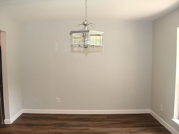 4th image of 1002 Fall Creek Dr