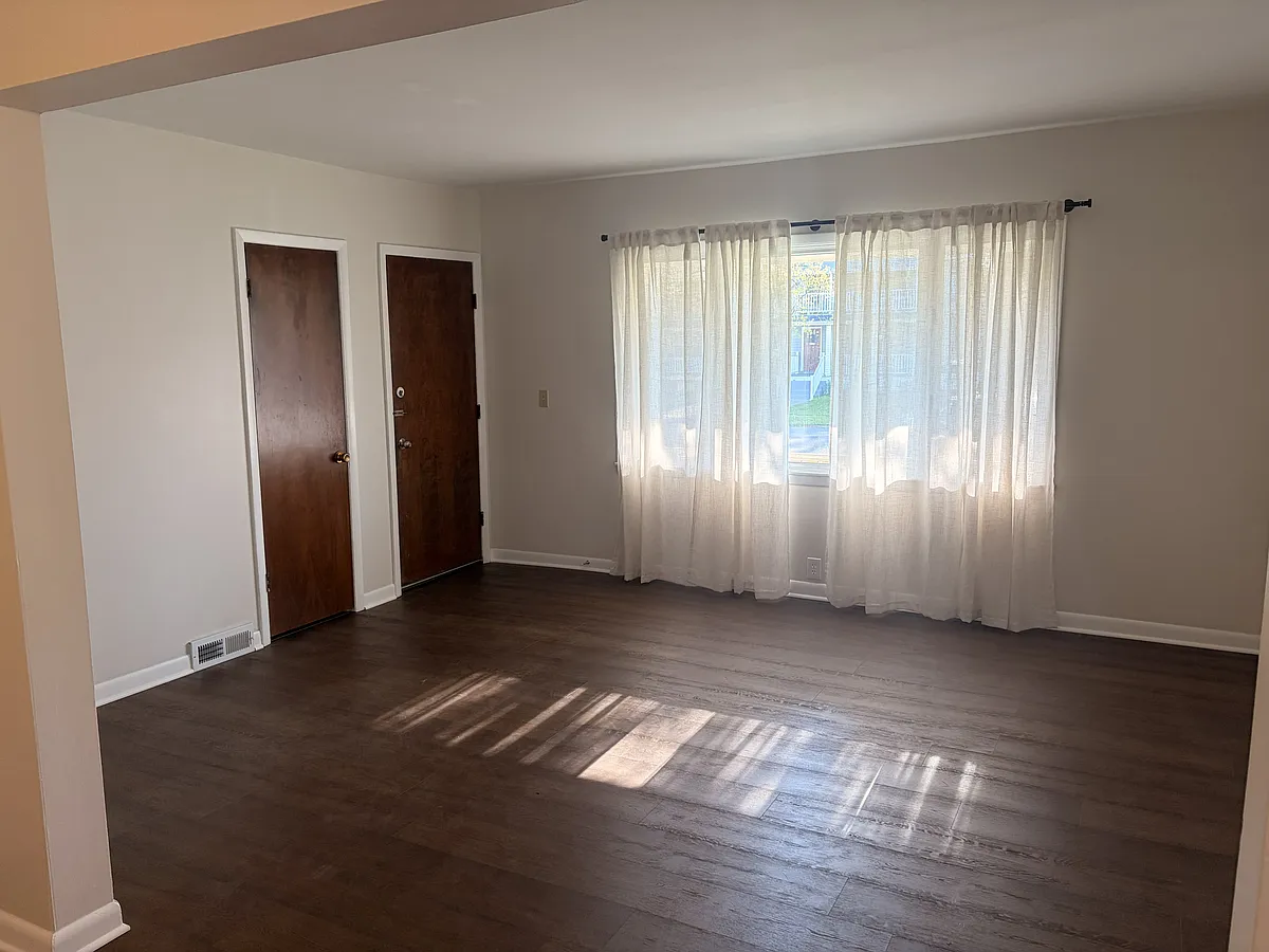 Building Photo - 296 Crestwood Ave #1