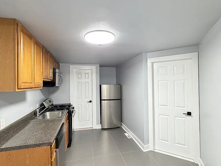 40 Walnut — Photo 3