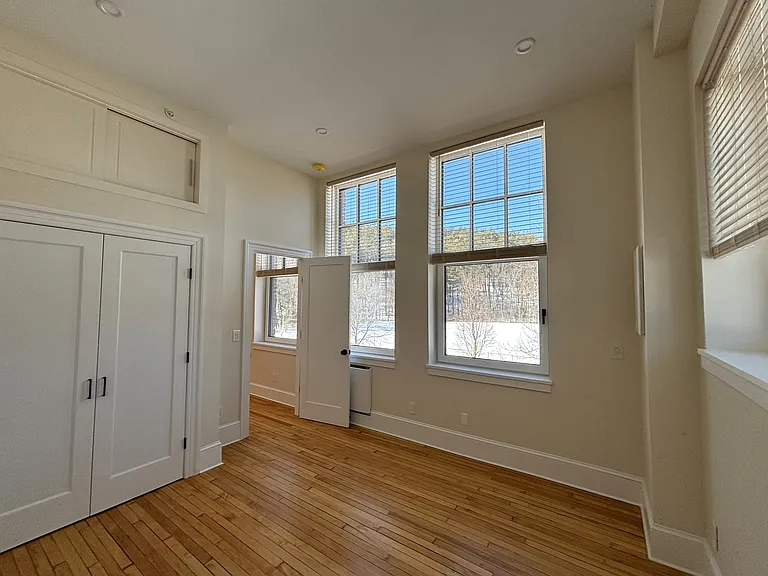 71 Montague City Rd — Photo 3