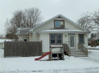 415 E 1st St, Pella, IA 50219