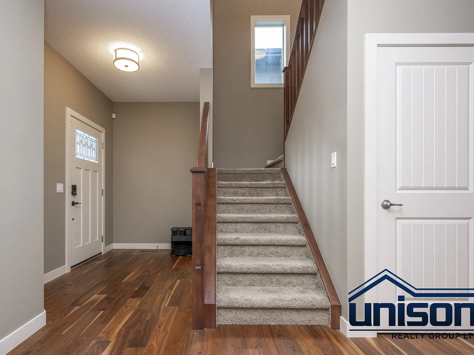 3 bed, 2.5 bath, 2267 sqft, $3,000 — Photo 2