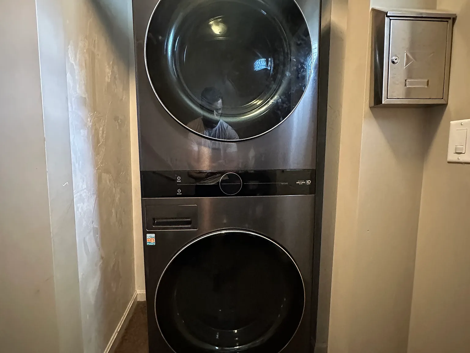 2 bed, 800 sqft, $2,000 — Photo 1