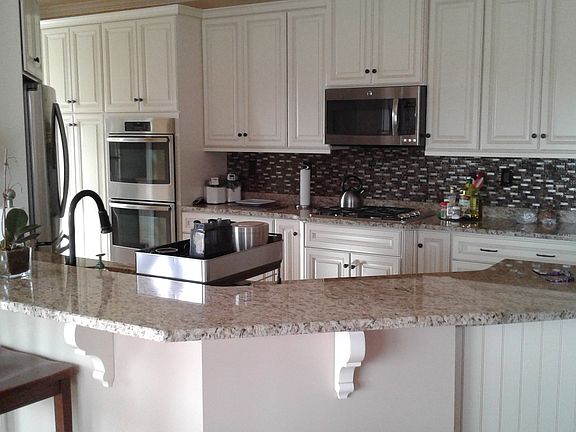 3rd image of 409 Fairmont Dr