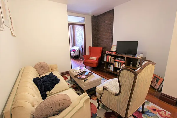 Rented by Dynamik Realty | media 18