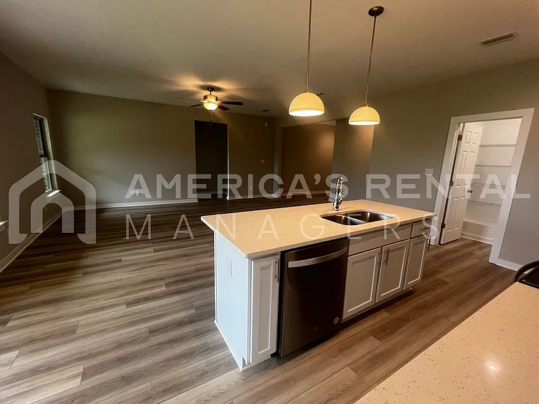 822 Temple St — Photo 7