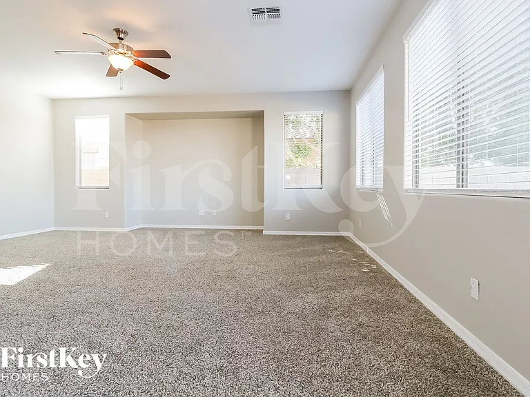 1842 S 222nd Ln — Photo 8