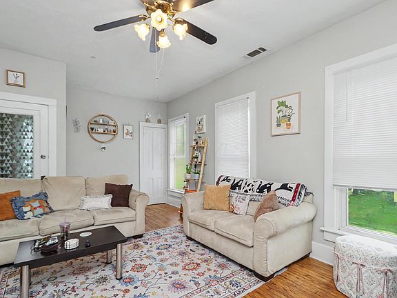 4th image of 702-704 S East St