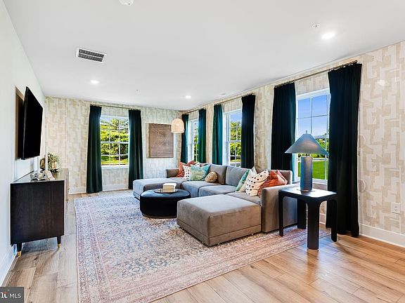 4th image of 1831 Parham Way