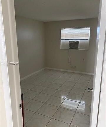 4th image of 420 SE 22nd St APT 3