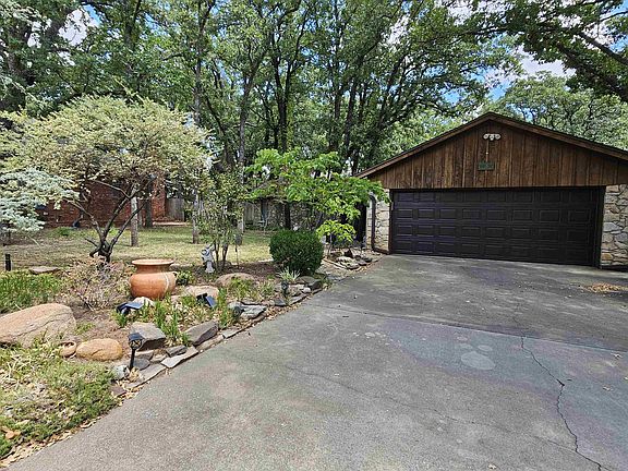3rd image of 26 Canterbury Ln