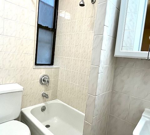 5th image of 303 E 91st St APT 3F