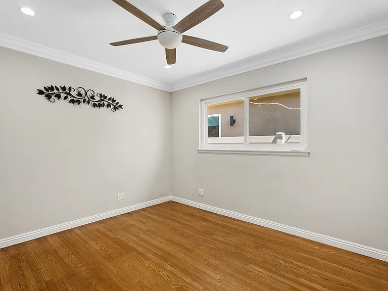 1325 W Ash Ave — Photo 10