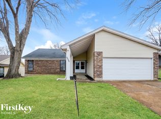 5255 Springtrail Dr, Florissant, MO 63033