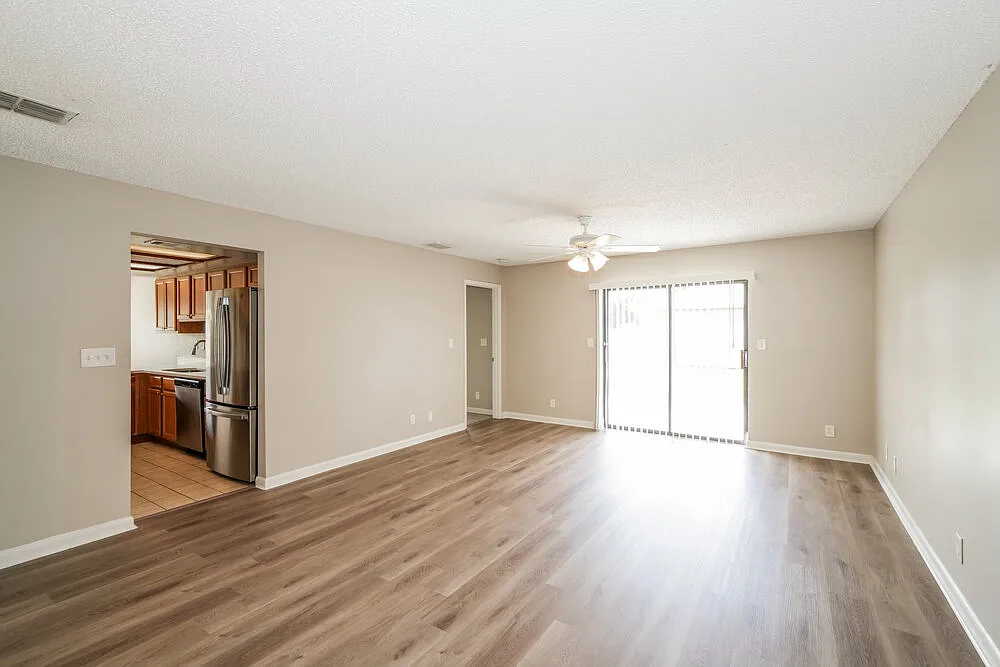 3 bed, 2.0 bath, 1423 sqft, $1,840 — Photo 4