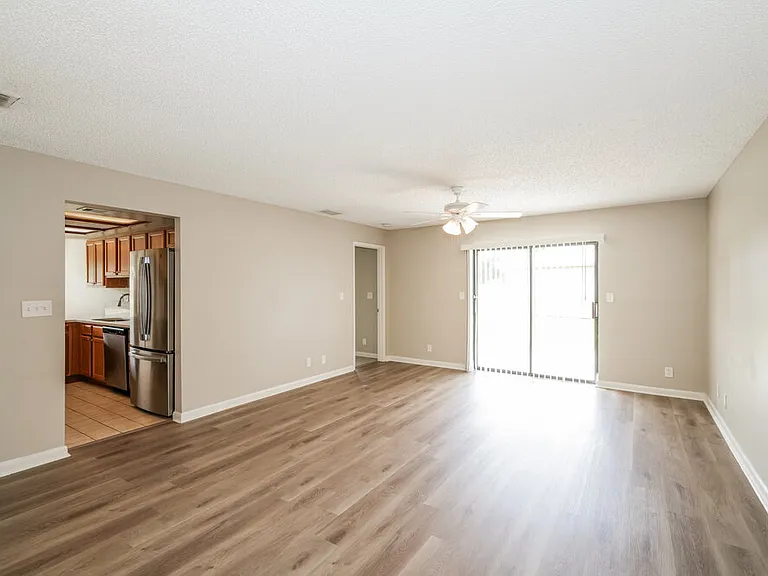 23106 Mayfair Rd — Photo 4